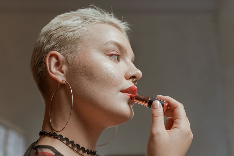 Cheap Lipstick vs Premium Lipstick on Special Occasions — Does Price Really Matter?