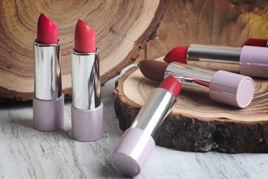 What Actually Makes a Lipstick Truly Long Lasting, According to Cosmetic Chemistry